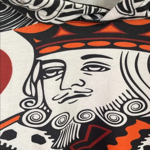 Bold King of Hearts Graphic Sweatshirt - Picture 6 of 6